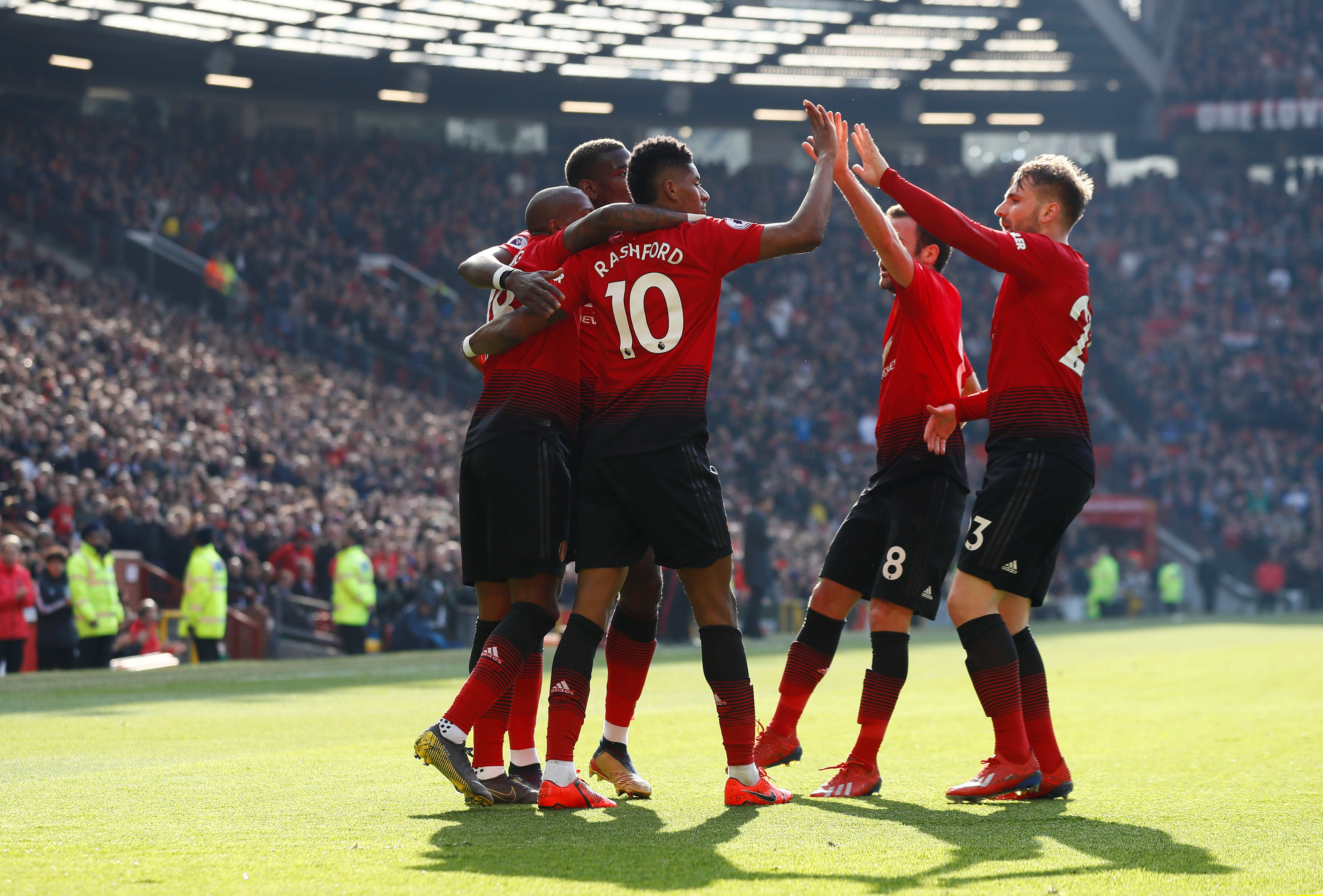 队紧随其后 队紧随其后