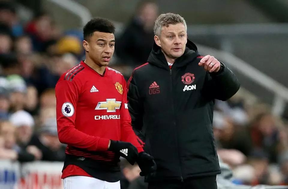 使他在右后 使他在右后